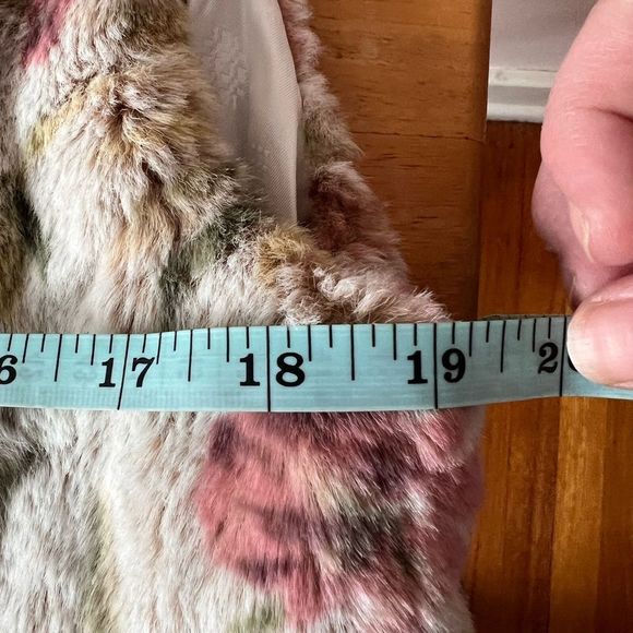 Rose patterned soft plush vest - Picture 6 of 7